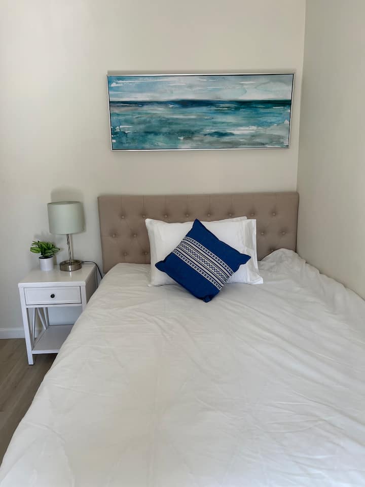 10APrivate Room (share bath) at Marina/Cow Hollow Apartments for