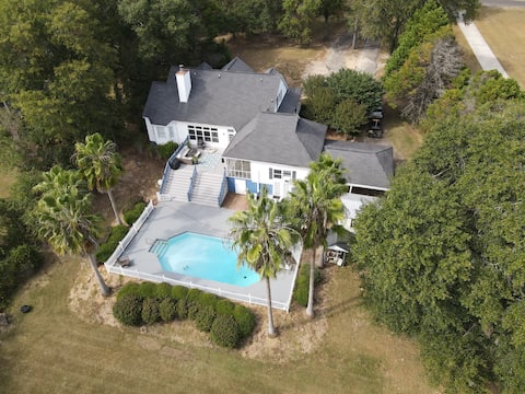 Lake Front Home w/ Pool! Jet ski rental available
