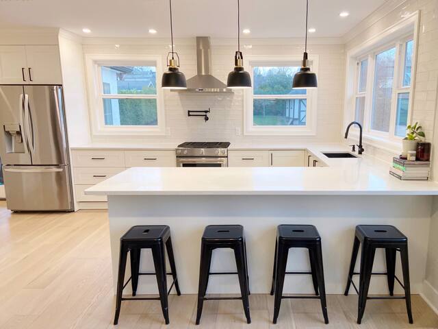 Waterview – Modern Family-Friendly Home