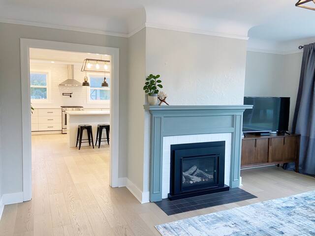 Waterview – Modern Family-Friendly Home gallery image 2