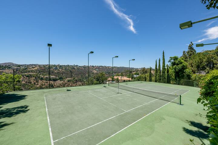 5BD Bel Air Farmhouse w/Tennis Court Pool &Spa gallery image 3