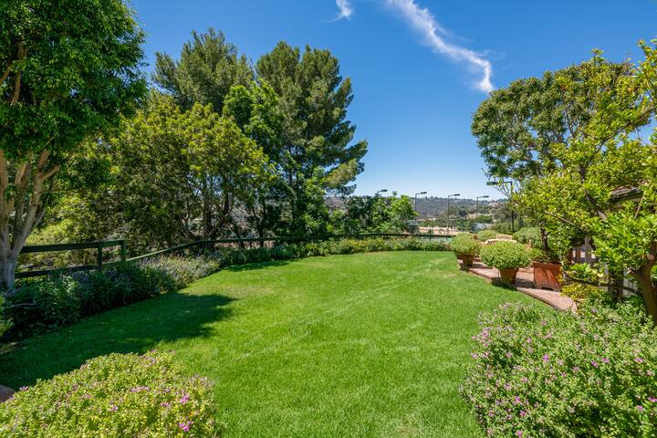 5BD Bel Air Farmhouse w/Tennis Court Pool &Spa gallery image 4