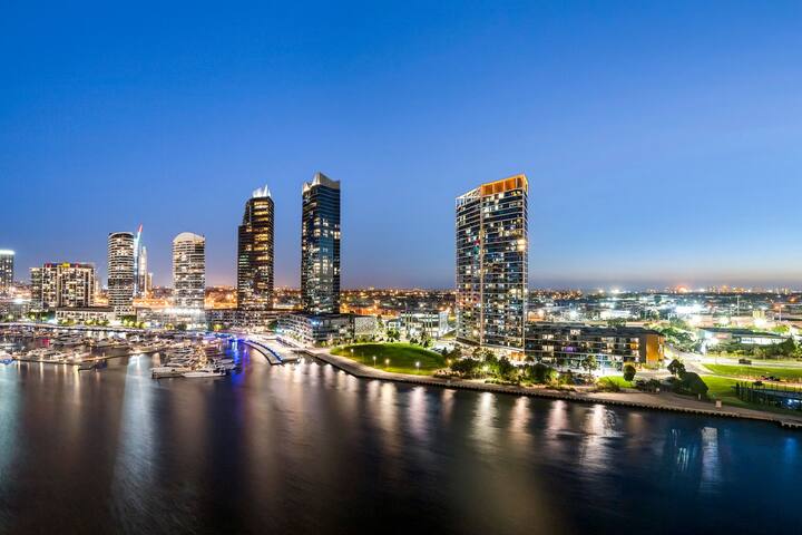 270 Degree Waterfront View*2 Bed*Free Carpark gallery image 5