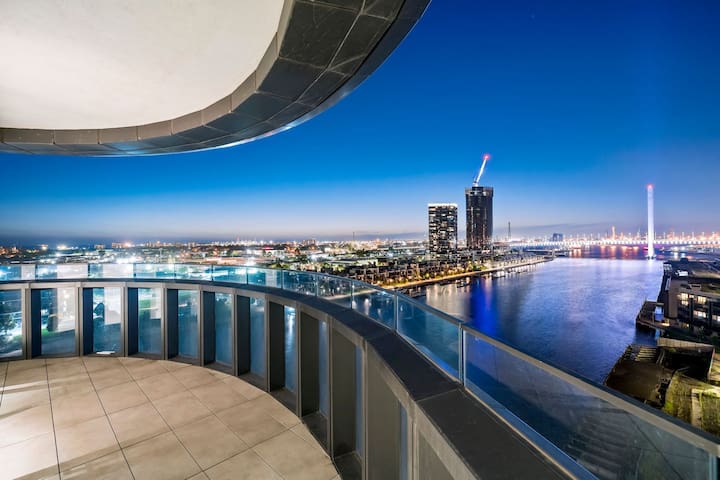 270 Degree Waterfront View*2 Bed*Free Carpark