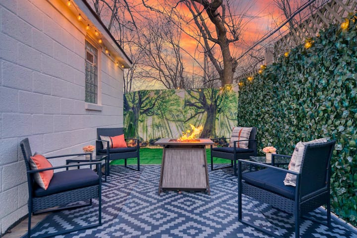 Hot tub + Fire pit + Luxury cozy home + Game Room