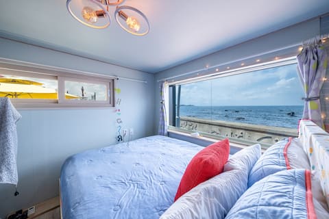Whole Glass Ocean View on Bed/Hagwi Lo Bed & Breakfast/Rooftop Rooftop Ocean View