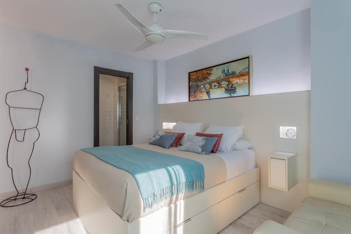 Slaapkamer met badkamer