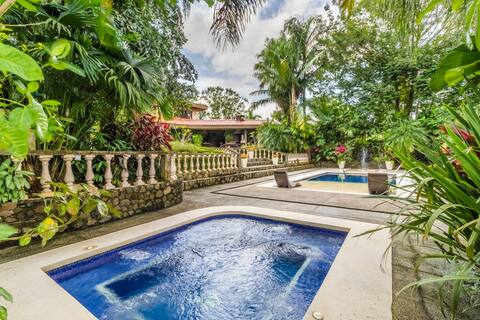 Ranch Villa Arenal - Private Oasis with 7 Bedrooms