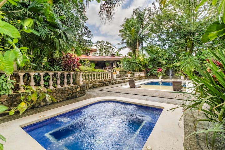 Costa Rican Ranch Buildings Ranch Villa Arenal - Private Oasis with 7 Bedrooms - Farm stays for ...