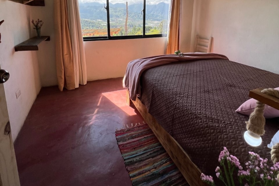 استيقظ في الصباح واشعر بالجبل المهيب الذي يرحب بك عند شروق الشمس 