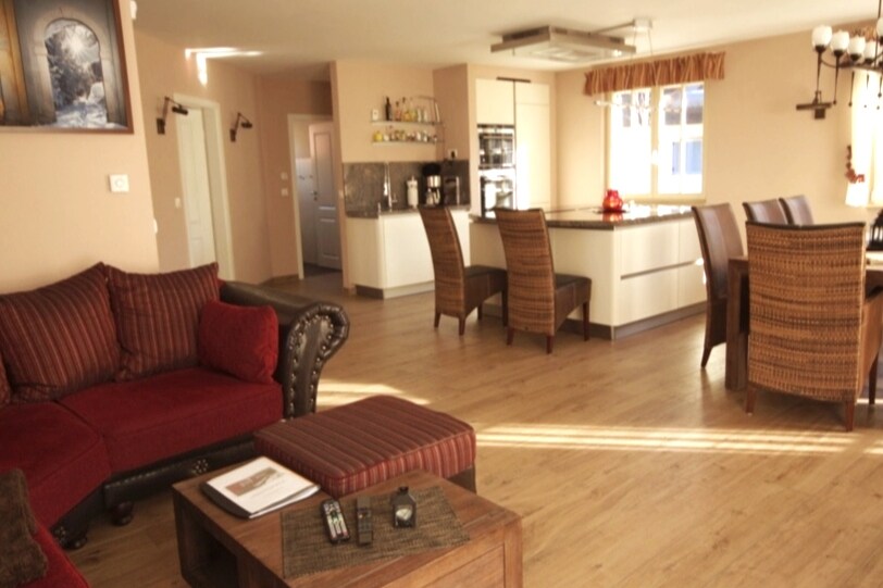 Erfolgreiche Airbnb-Immobilie: Time out under the straw hat for 10 people in Glowe