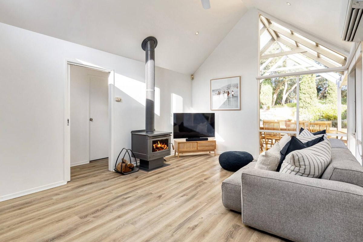 Successful Airbnb property: *Beach Haven* Beach house w/ optional studio 6+4p in Sorrento