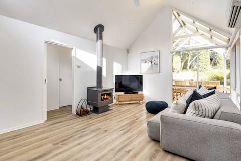 Successful Airbnb property: *Beach Haven* Beach house w/ optional studio 6+4p in Sorrento