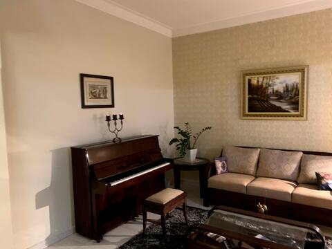Quiet whole house, 3 en-suites.