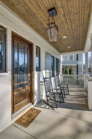 Beautiful Luxury Home Near 12thS: Top Rated Home gallery image 4