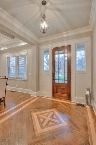 Beautiful Luxury Home Near 12thS: Top Rated Home gallery image 5