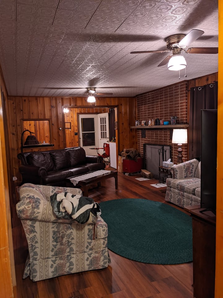 Relaxing Get-a-way Boone Mountain 2 Bedroom Camp - Boone Lake, Penfield