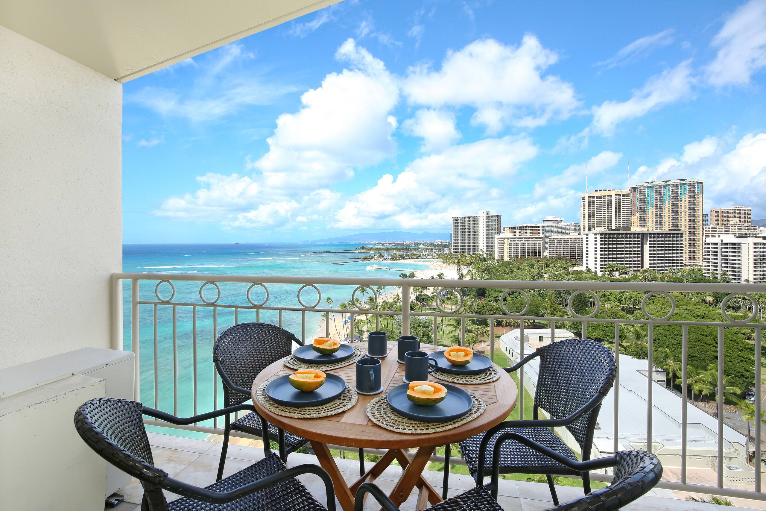 Condo in Honolulu · ★4.68 · 1 bedroom · 2 beds · 1 private bath - Image 19