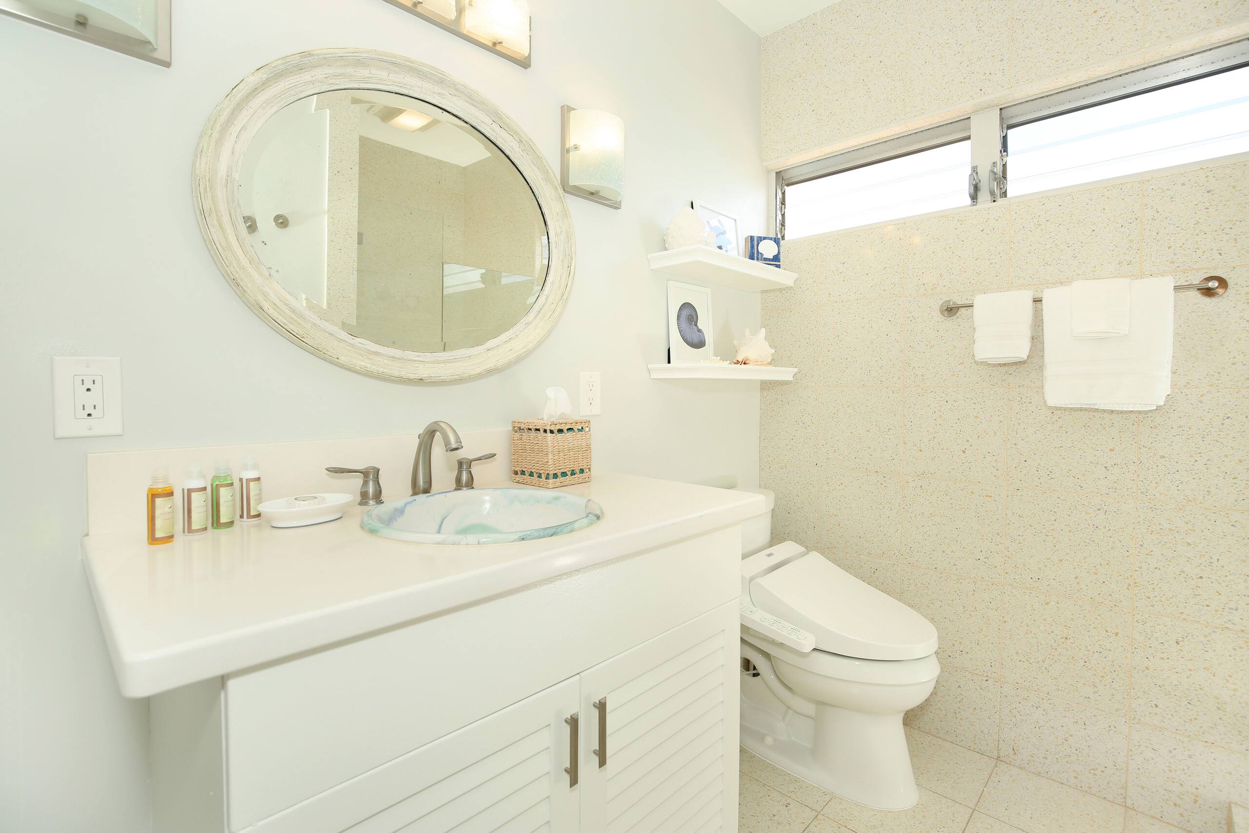 Condo in Honolulu · ★4.68 · 1 bedroom · 2 beds · 1 private bath - Image 16