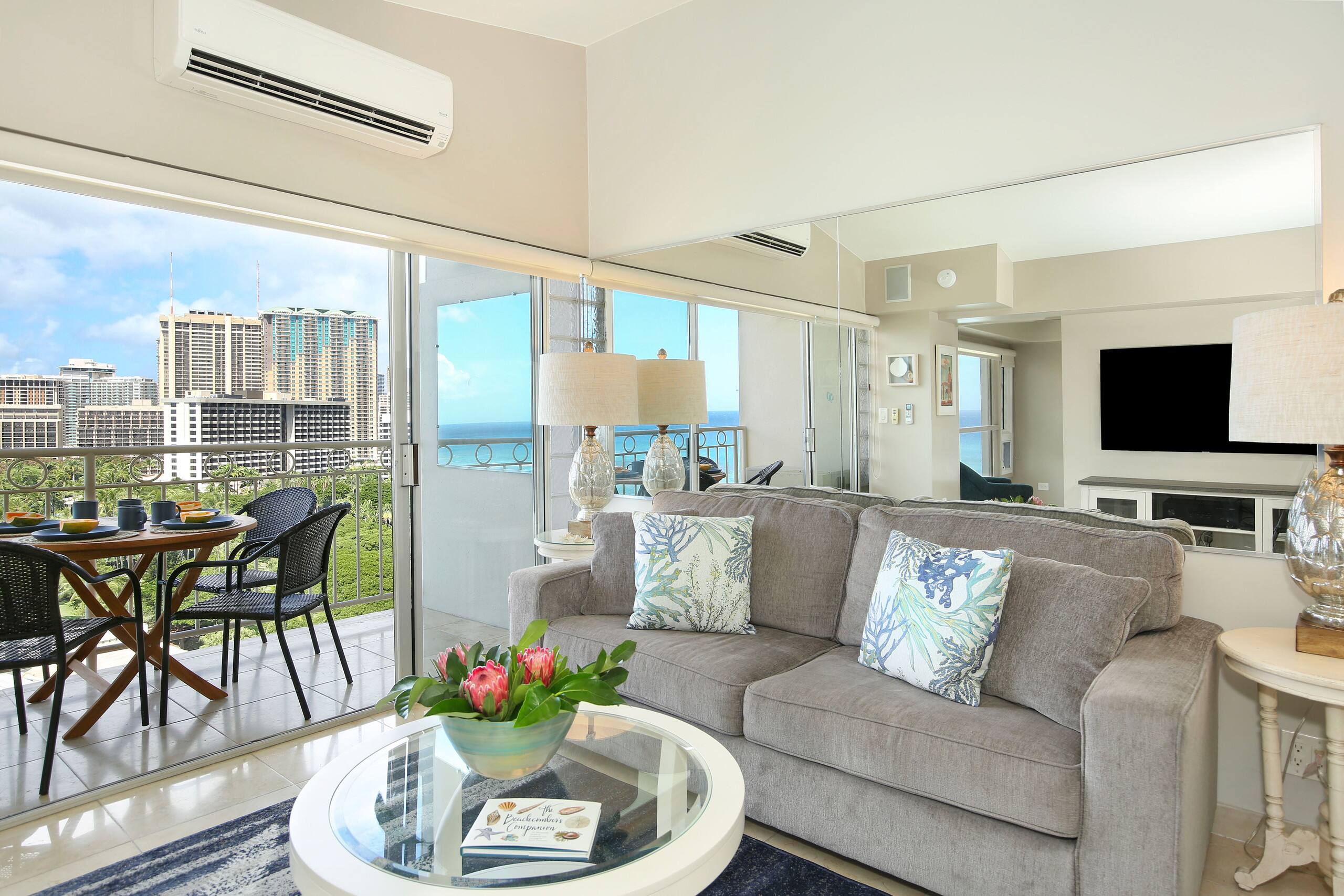 Condo in Honolulu · ★4.68 · 1 bedroom · 2 beds · 1 private bath - Image 3