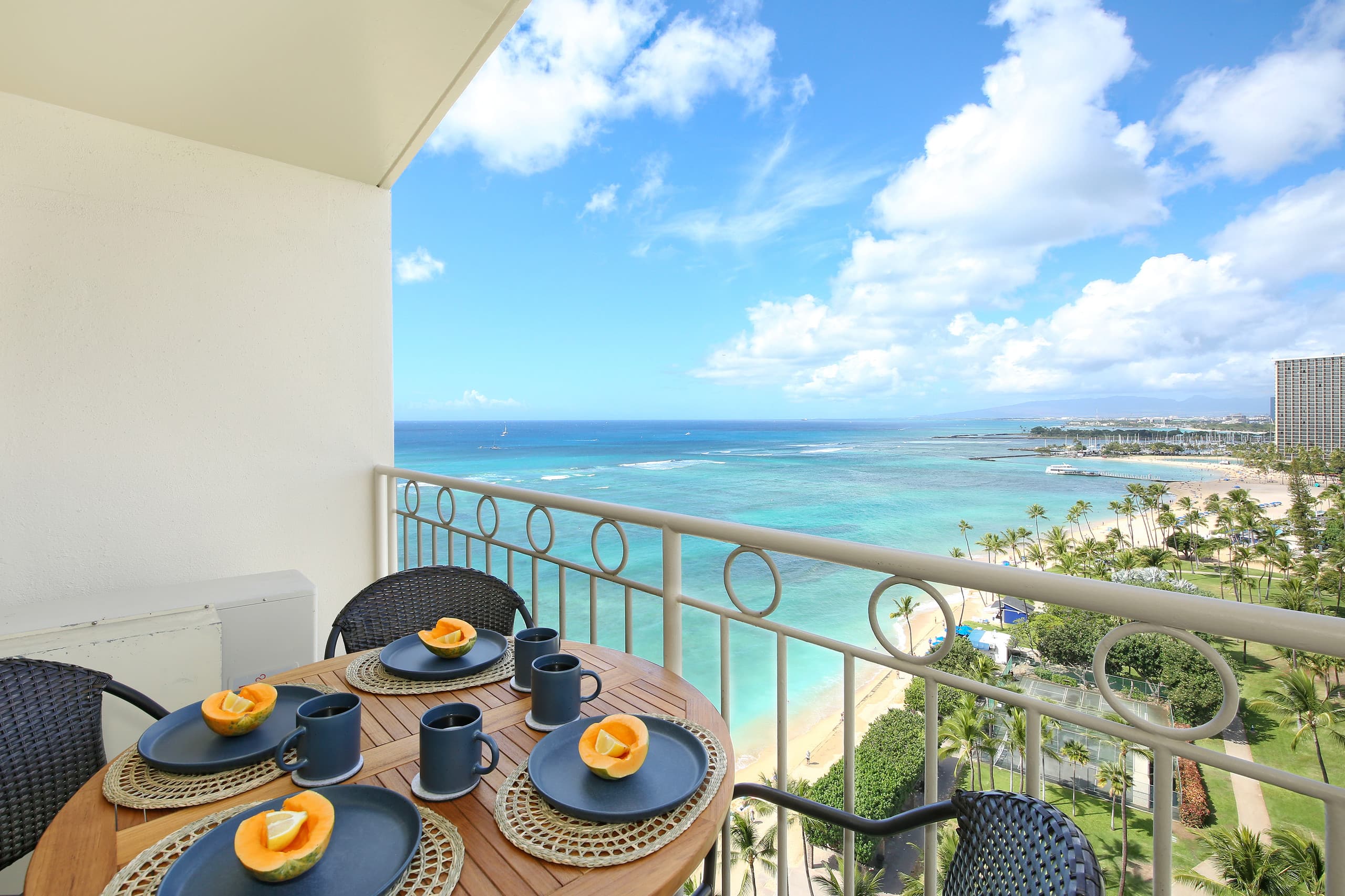 Condo in Honolulu · ★4.68 · 1 bedroom · 2 beds · 1 private bath - Image 17