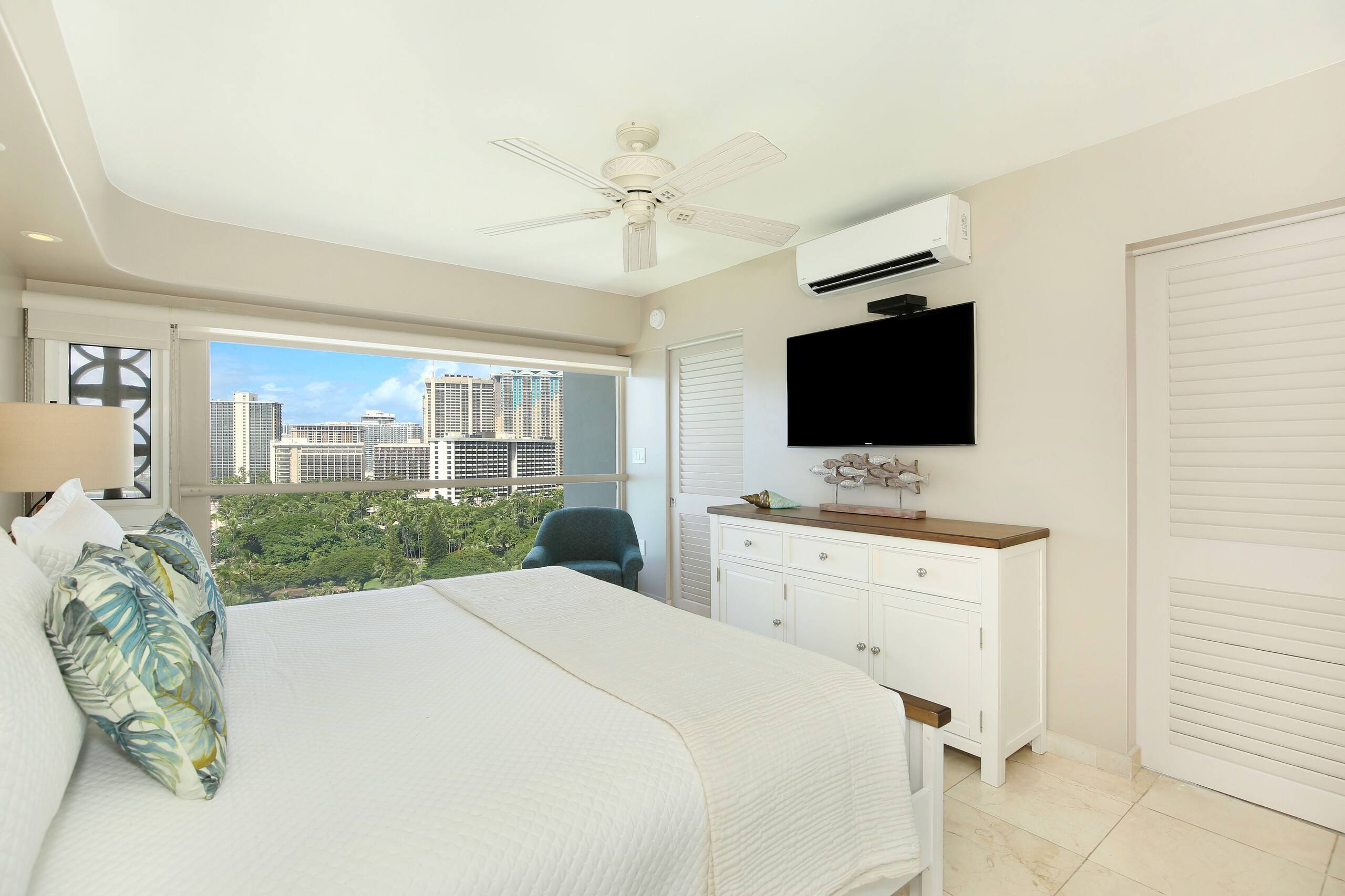 Condo in Honolulu · ★4.68 · 1 bedroom · 2 beds · 1 private bath - Image 11