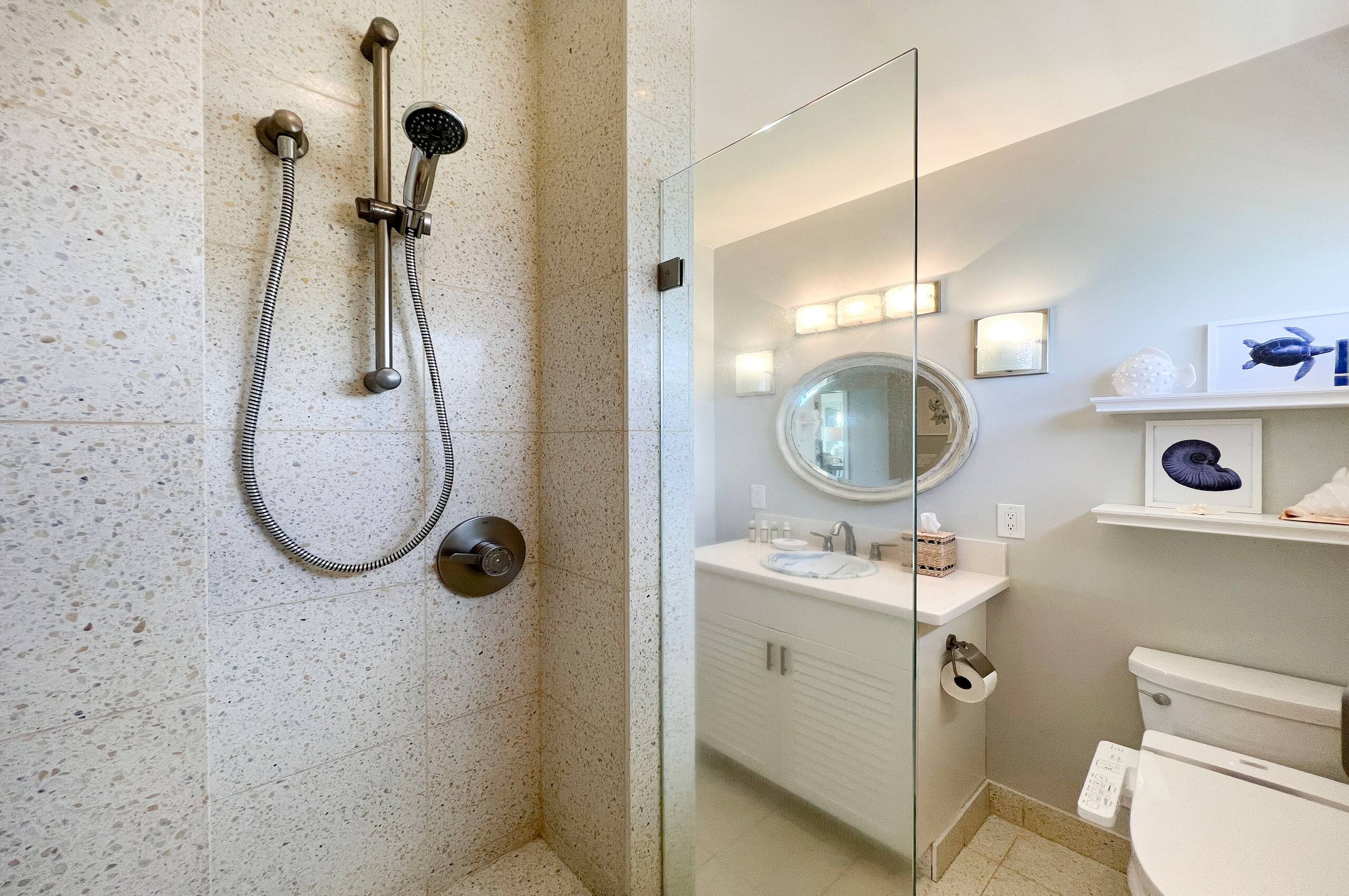 Condo in Honolulu · ★4.68 · 1 bedroom · 2 beds · 1 private bath - Image 14