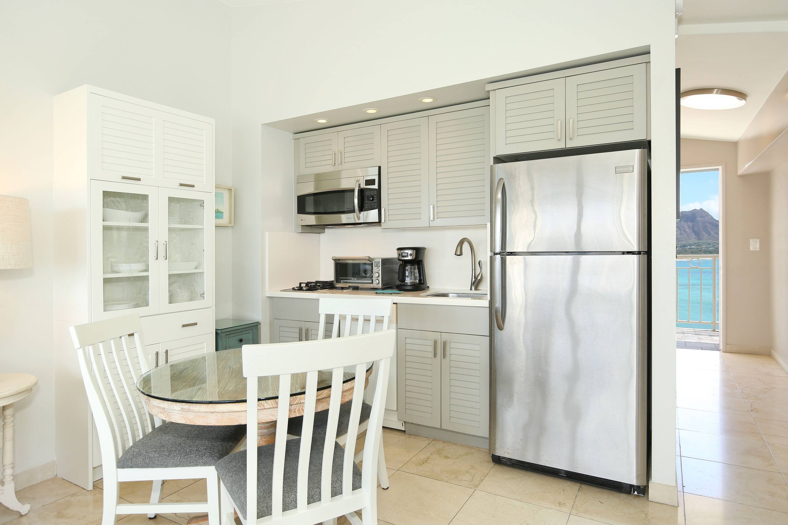 Condo in Honolulu · ★4.68 · 1 bedroom · 2 beds · 1 private bath - Image 8