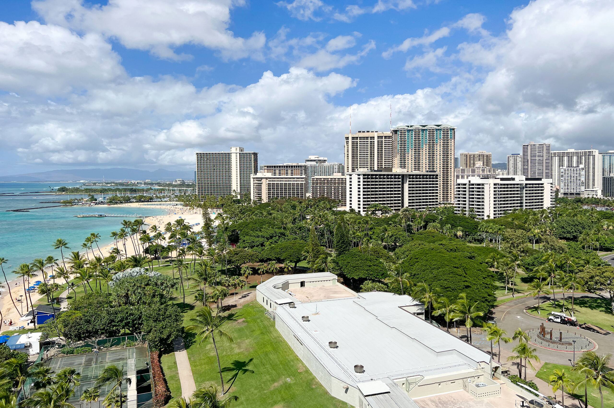 Condo in Honolulu · ★4.68 · 1 bedroom · 2 beds · 1 private bath - Image 24