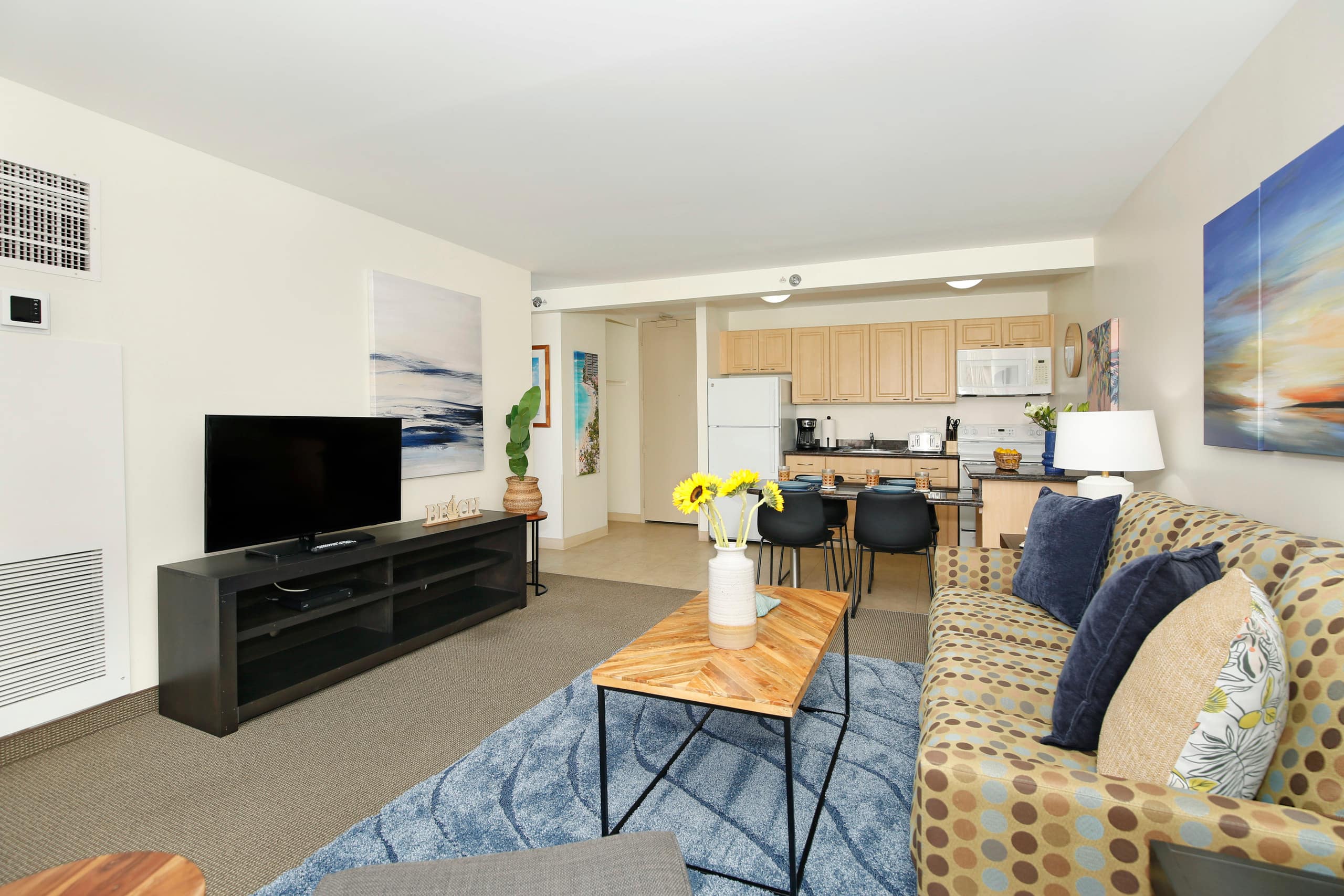 Condo in Honolulu · ★4.9 · 1 bedroom · 2 beds · 1 private bath - Image 5