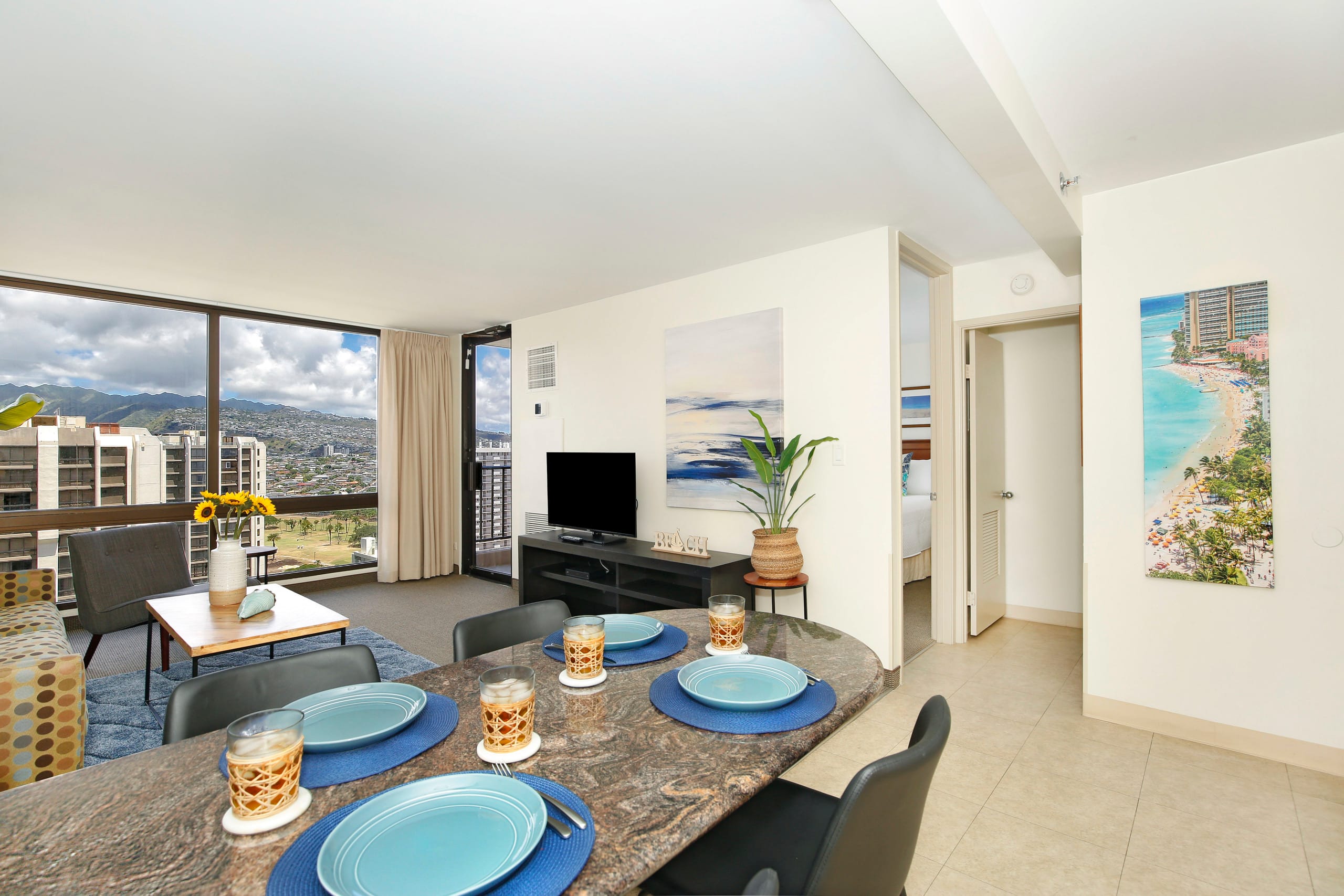 Condo in Honolulu · ★4.9 · 1 bedroom · 2 beds · 1 private bath - Image 6