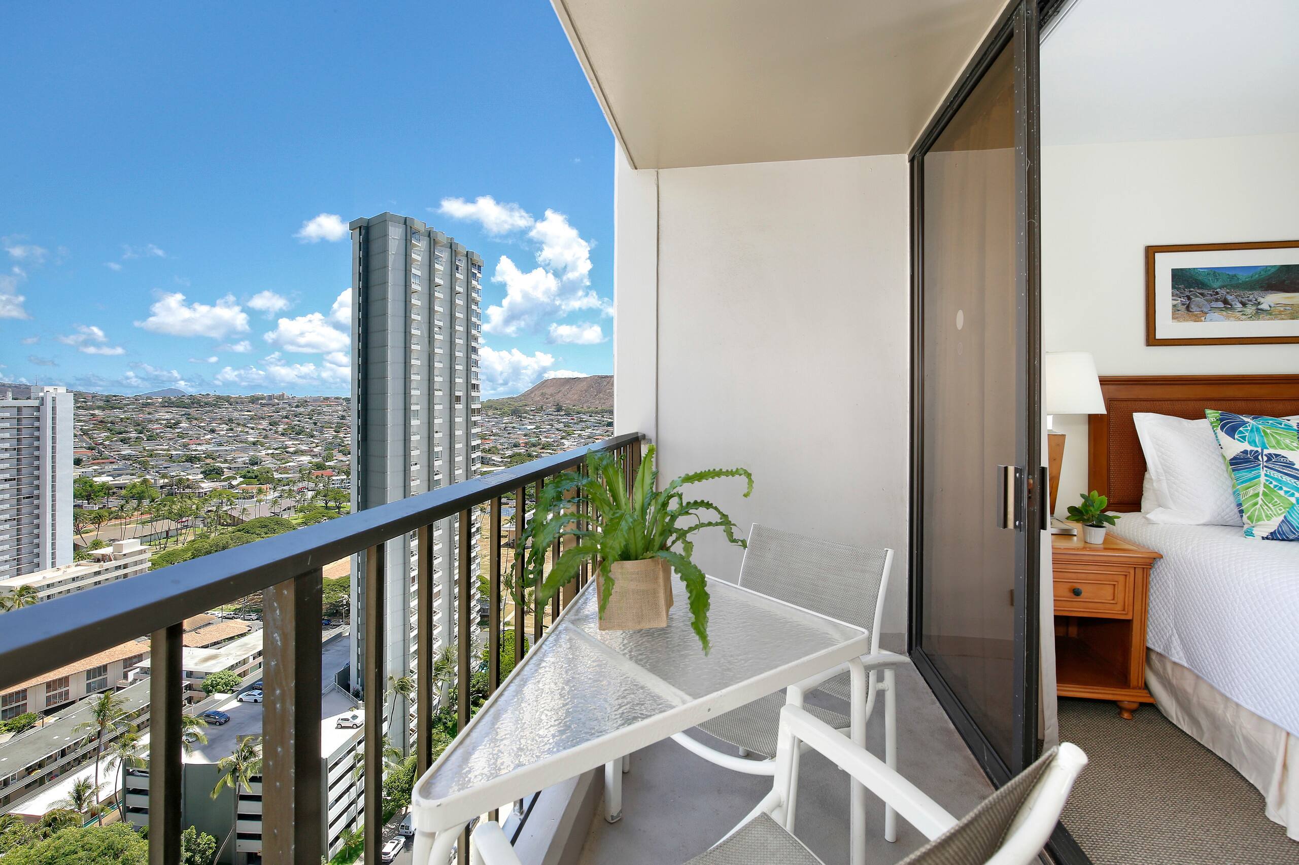 Condo in Honolulu · ★4.9 · 1 bedroom · 2 beds · 1 private bath - Image 13