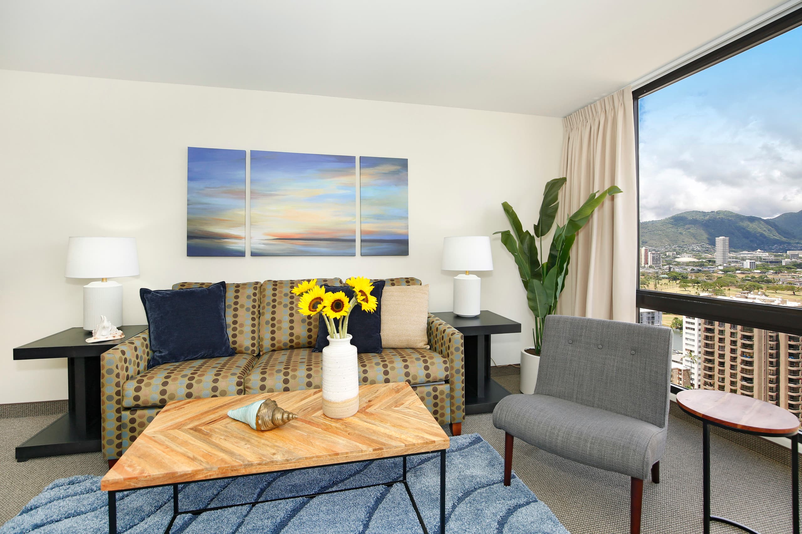Condo in Honolulu · ★4.9 · 1 bedroom · 2 beds · 1 private bath - Image 2
