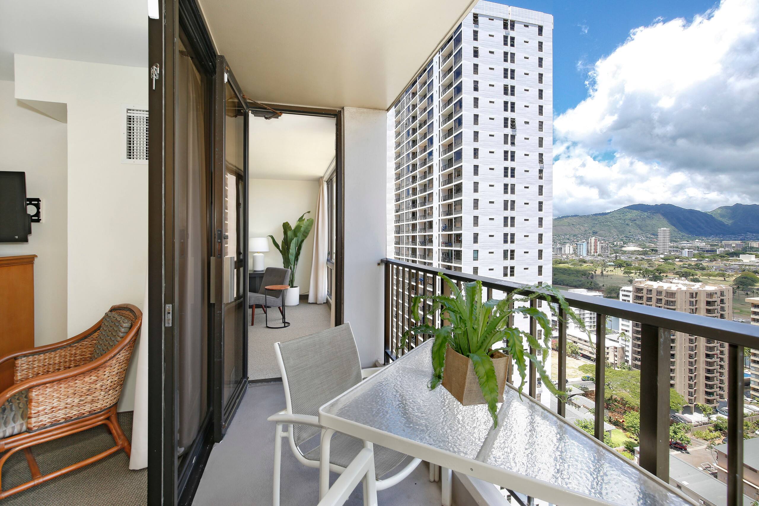 Condo in Honolulu · ★4.9 · 1 bedroom · 2 beds · 1 private bath - Image 14