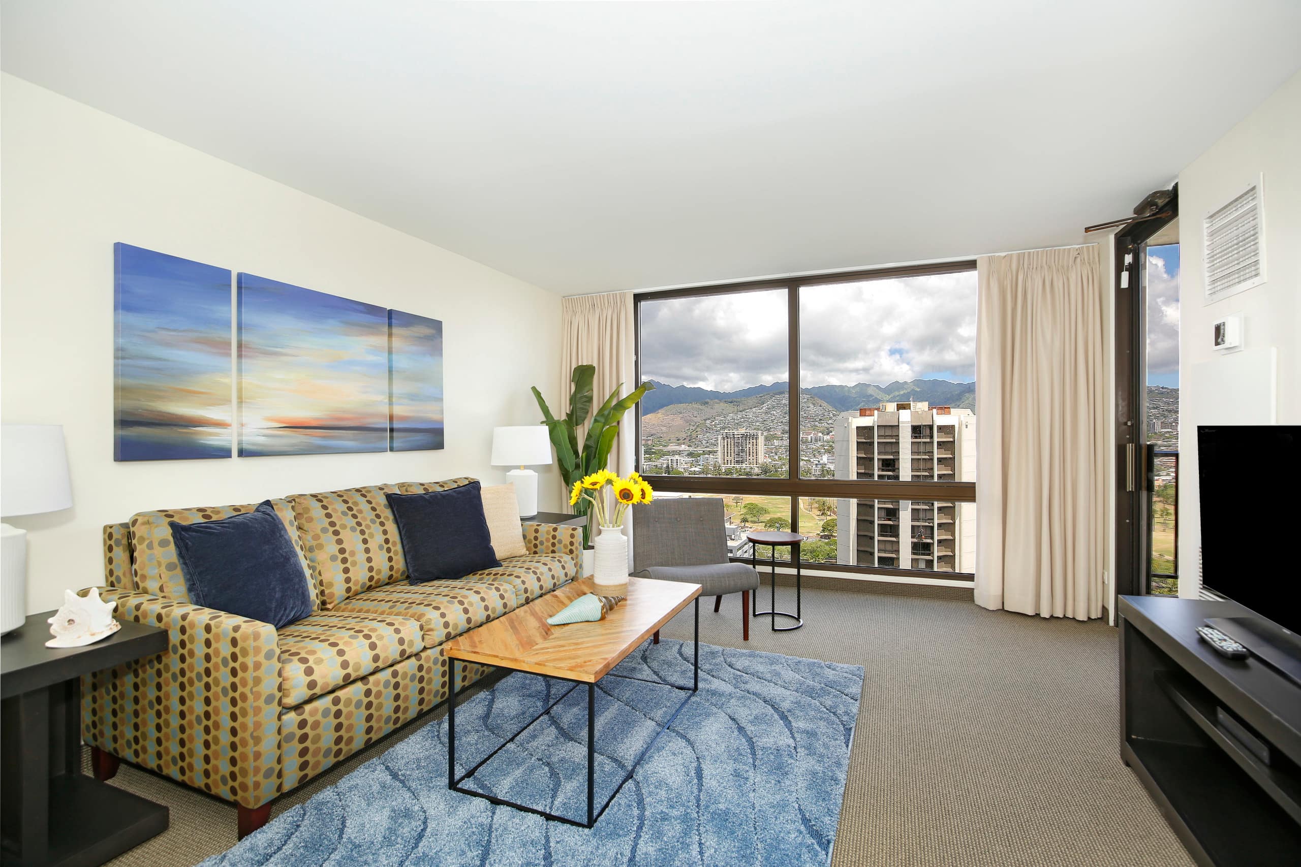 Condo in Honolulu · ★4.9 · 1 bedroom · 2 beds · 1 private bath - Image 1