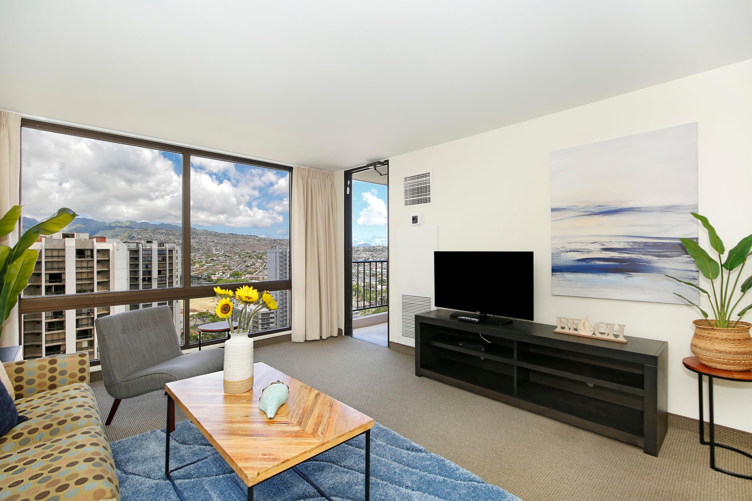 Condo in Honolulu · ★4.9 · 1 bedroom · 2 beds · 1 private bath - Image 7