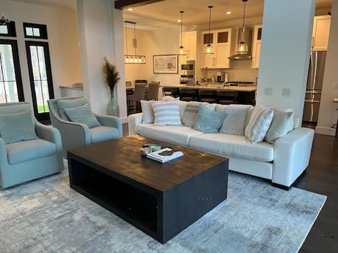 Successful Airbnb property: New Modern Farm House, E. Hampton/Beach/Wineries. in Northwest Harbor