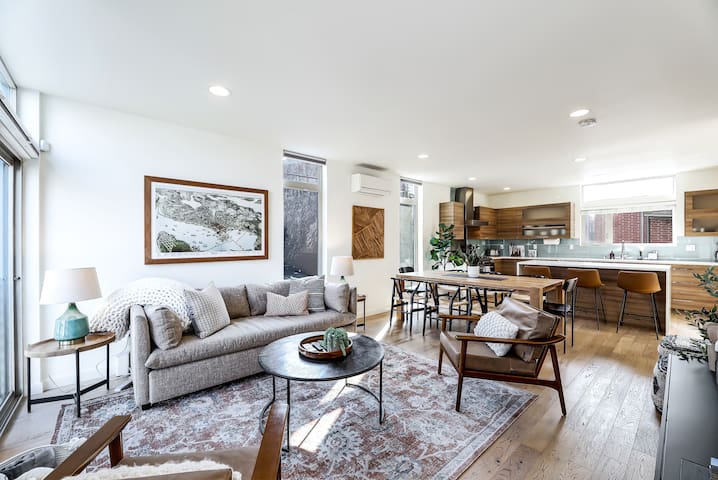 Evergreen Townhome Eastlake- Roof Deck, City Views