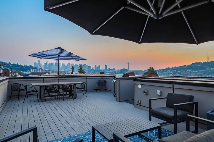 Evergreen Townhome Eastlake- Roof Deck, City Views gallery image 2