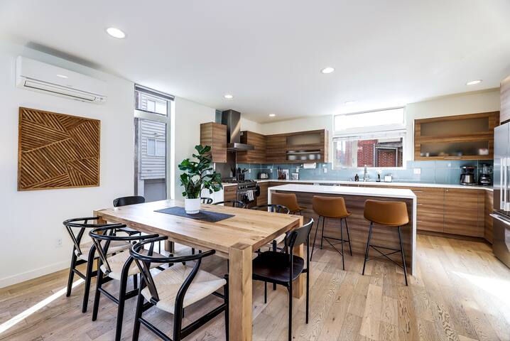 Evergreen Townhome Eastlake- Roof Deck, City Views gallery image 5