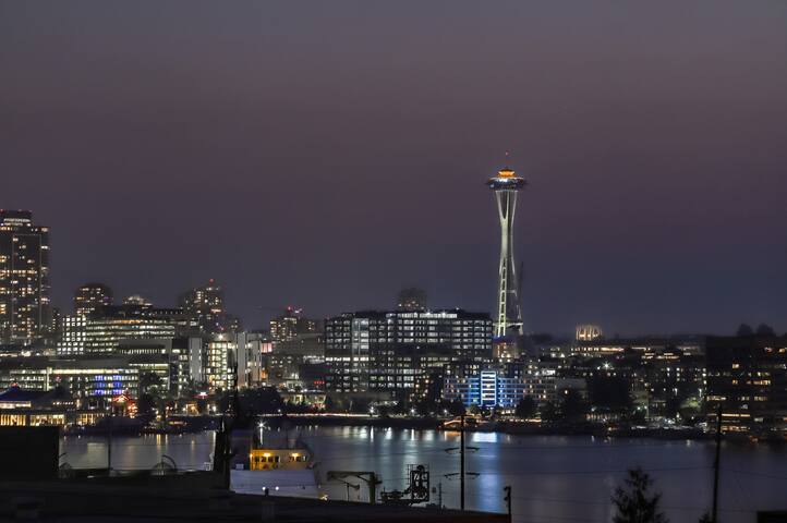City Views, Roof Deck- Evergreen Townhome Eastlake