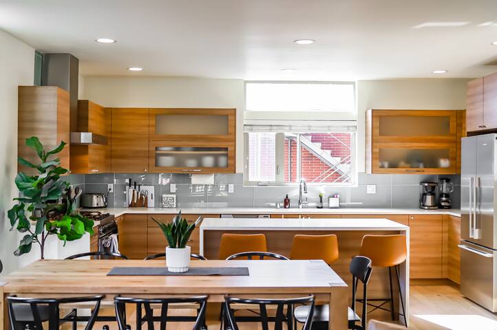 Evergreen Townhome Eastlake- Roof Deck, City Views gallery image 3