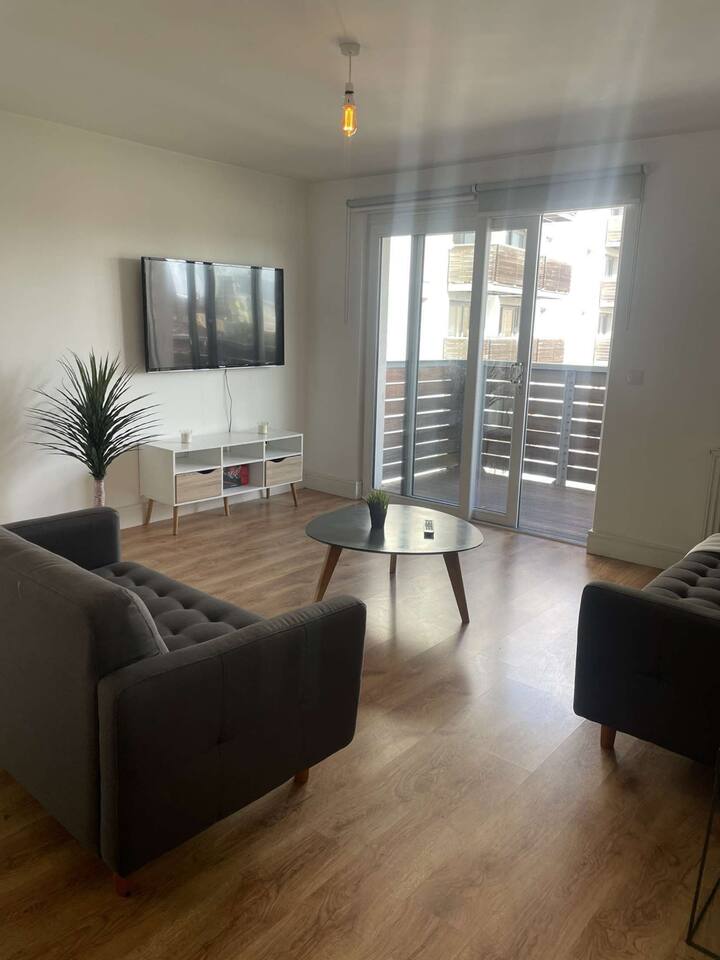Beautiful 3 bed in East London Condominiums for Rent in Greater
