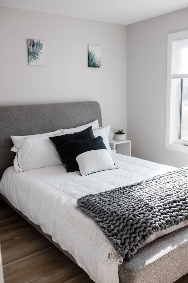 1 z 2 manželských postelí Queen s veľmi pohodlným matracom na posteli