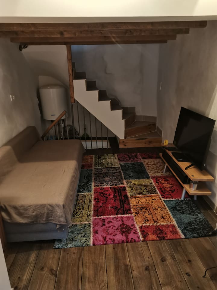 Le Nid Sans Volets Au Pied Du Chateau - Minerve
