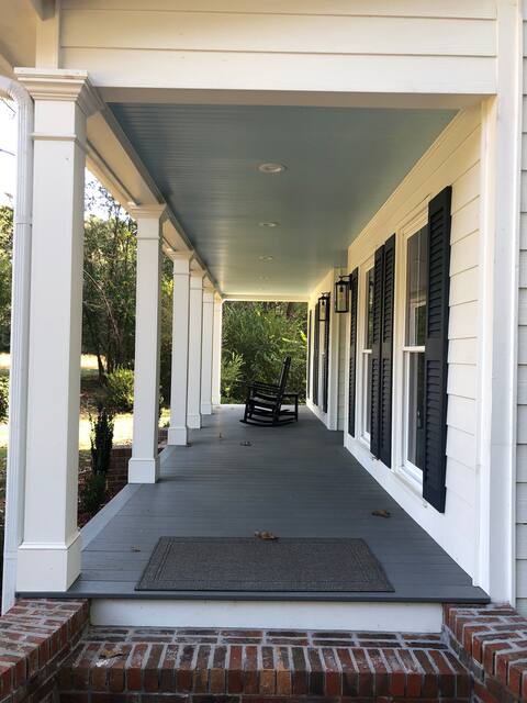 Bright 4 bed Farmhouse w/pool