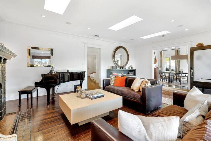 Weho 4 Bed w/ Pool, Gym, Theatre near Sunset Strip gallery image 3