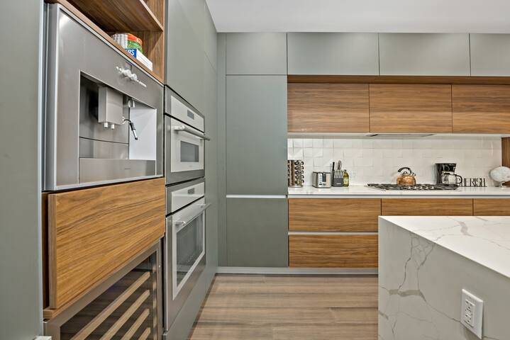 Spacious 4 Bedroom Condo gallery image 4