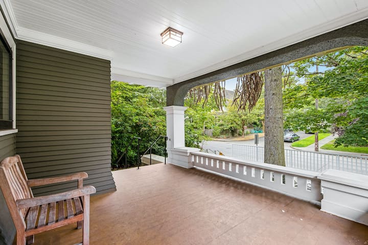 Historical Mansion in Capitol Hill gallery image 5