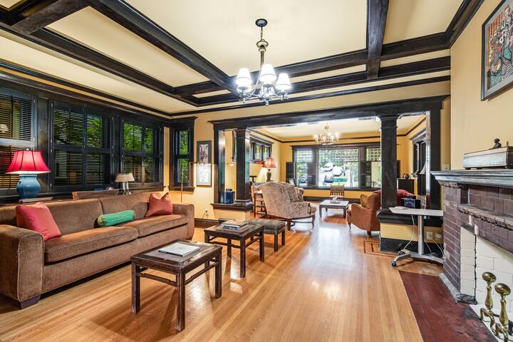 Historical Mansion in Capitol Hill gallery image 3
